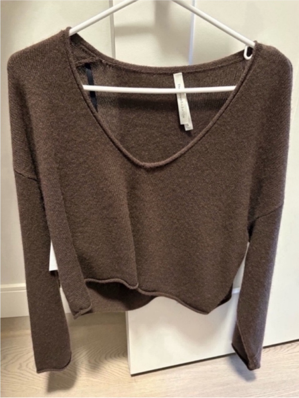 The Group by Babaton LUXE CASHMERE V-NECK SWEATER - Picture 6 of 10